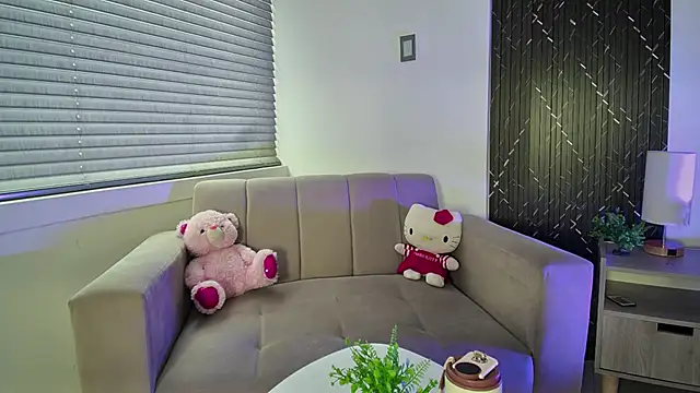 aurora petitee online show from 06/08/26, 01:44