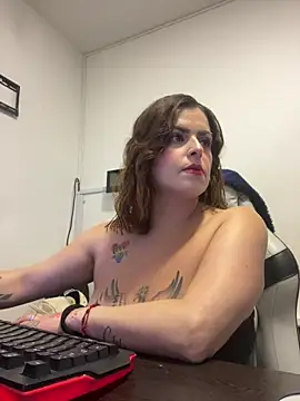 Snapshot of MiaHotboobs chatting on 04/17/26, 06:00 MiaHotboobs online show from 04/17/26, 06:00