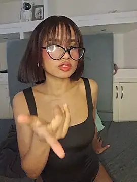 Snapshot of Lucy_Em chatting on 05/11/26, 12:11 Lucy Em online show from 05/11/26, 12:11