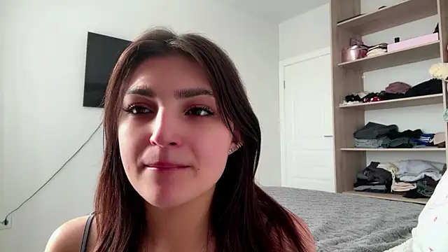 Snapshot of GlitchSiren chatting on 03/22/26, 07:45 GlitchSiren online show from 03/22/26, 07:45