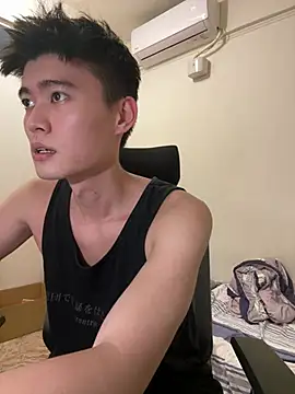 Snapshot of CalvinHY chatting on 06/26/26, 04:00 CalvinHY online show from 06/26/26, 04:00