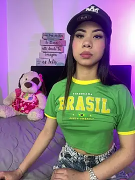 Snapshot of Miia_coollins chatting on 04/17/26, 04:21 Miia coollins online show from 04/17/26, 04:21