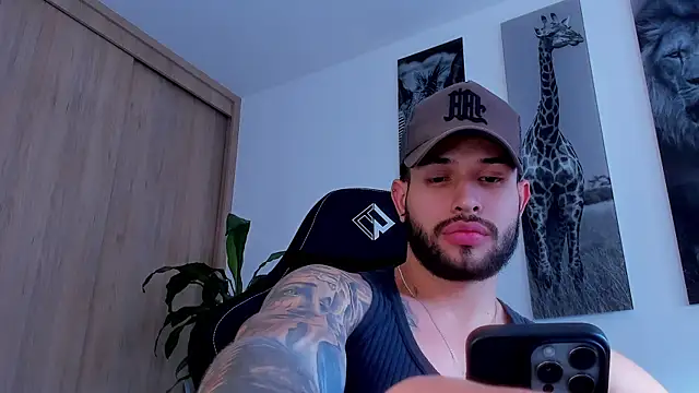 Snapshot of Santos_ramirez1 chatting on 07/20/26, 02:41 Santos ramirez1 online show from 07/20/26, 02:41