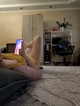 Snapshot of _Yourpussy_ chatting on 04/15/26, 02:35 Yourpussy online show from 04/15/26, 02:35