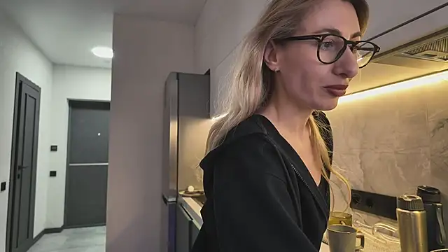 Snapshot of HEY_KITSUNKA chatting on 04/06/26, 06:31 HEY KITSUNKA online show from 04/06/26, 06:31