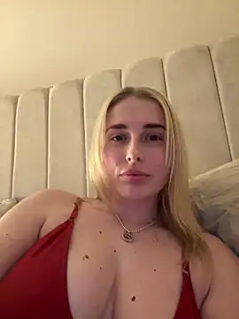 Snapshot of EloiseeUKK chatting on 04/02/26, 07:55 EloiseeUKK online show from 04/02/26, 07:55