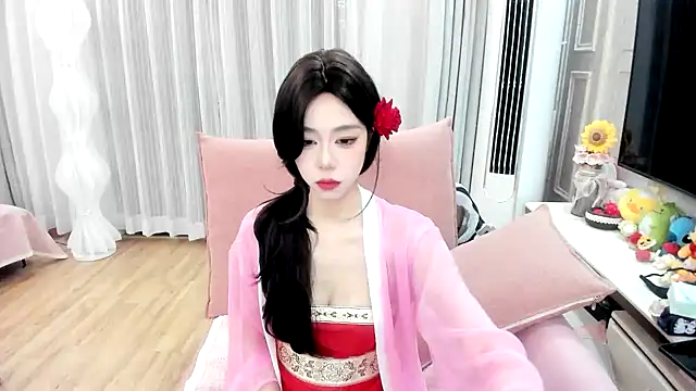 Snapshot of jolie_33 chatting on 03/26/26, 12:33 jolie 33 online show from 03/26/26, 12:33