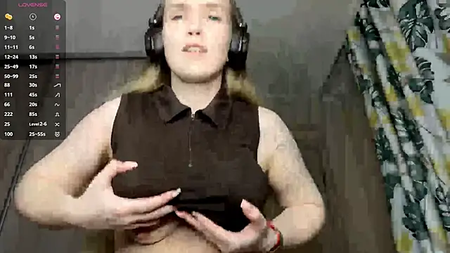 Snapshot of DenitaSpace chatting on 04/29/26, 02:43 DenitaSpace online show from 04/29/26, 02:43