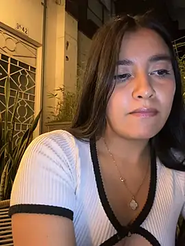 HaileyBiieber online show from 04/01/26, 11:57