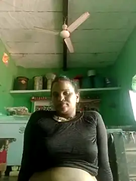 Snapshot of Shivani09900 chatting on 07/14/26, 04:39 Shivani09900 online show from 07/14/26, 04:39
