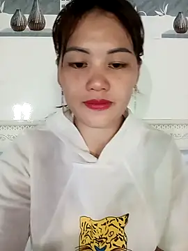 Snapshot of meg_06 chatting on 04/27/26, 04:21 meg 06 online show from 04/27/26, 04:21