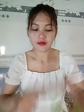 Snapshot of meg_06 chatting on 05/24/26, 01:43 meg 06 online show from 05/24/26, 01:43