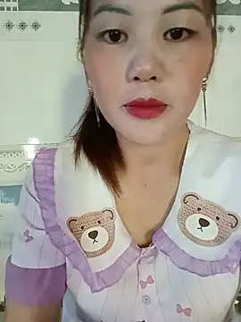 Snapshot of meg_06 chatting on 05/27/26, 02:19 meg 06 online show from 05/27/26, 02:19