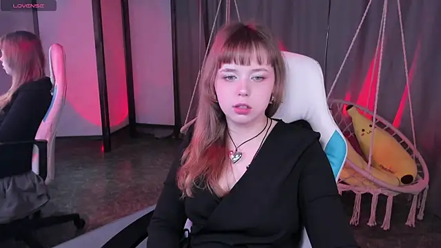 LeonaHicks online show from 04/12/26, 06:07