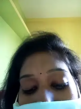 Snapshot of bannerjeesneha20 chatting on 03/27/26, 01:44 bannerjeesneha20 online show from 03/27/26, 01:44