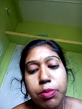 Snapshot of bannerjeesneha20 chatting on 05/12/26, 04:09 bannerjeesneha20 online show from 05/12/26, 04:09