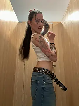 Snapshot of SaintSquirt chatting on 06/17/26, 10:39 SaintSquirt online show from 06/17/26, 10:39