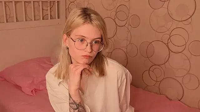 Snapshot of CarleySuski chatting on 03/28/26, 05:07 CarleySuski online show from 03/28/26, 05:07