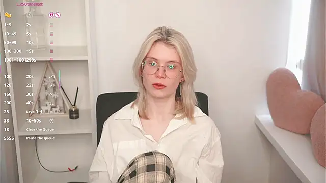 Snapshot of CarleySuski chatting on 04/10/26, 05:23 CarleySuski online show from 04/10/26, 05:23