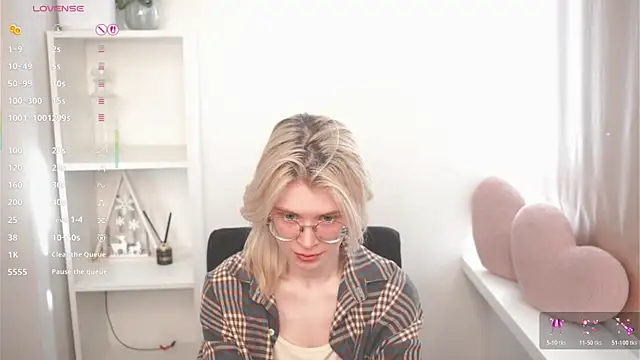 Snapshot of CarleySuski chatting on 04/14/26, 05:02 CarleySuski online show from 04/14/26, 05:02