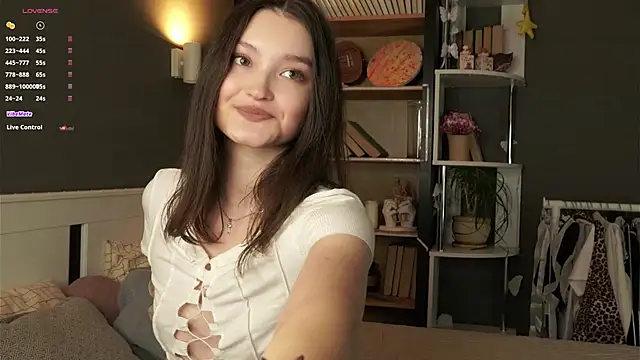 Snapshot of GussieGoold chatting on 04/08/26, 12:38 GussieGoold online show from 04/08/26, 12:38