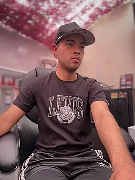 Snapshot of Zhang_Weii chatting on 03/24/26, 04:23 Zhang Weii online show from 03/24/26, 04:23