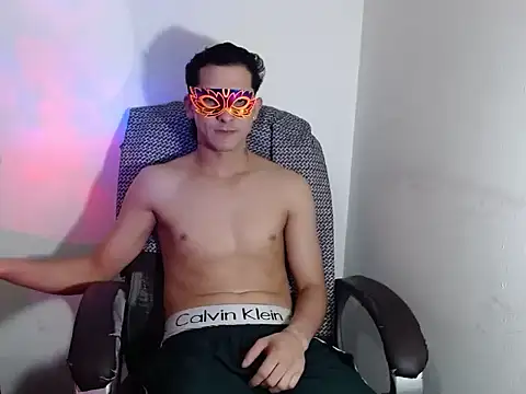 SexyboyHot2000 online show from 05/18/26, 03:02