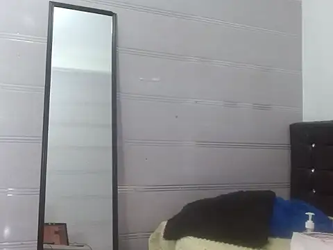veronicaqueenxxx online show from 04/18/26, 05:00