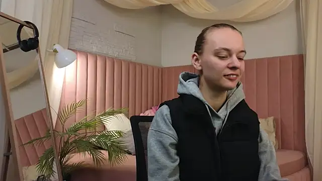 emma chaser online show from 04/21/26, 01:29
