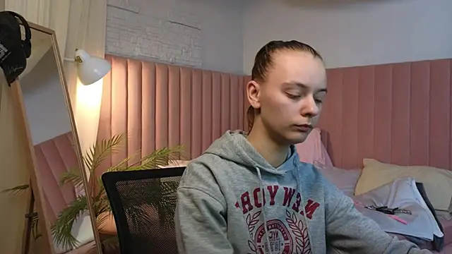 emma chaser online show from 04/29/26, 01:32
