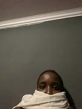 Snapshot of amile09 chatting on 04/27/26, 02:42 amile09 online show from 04/27/26, 02:42