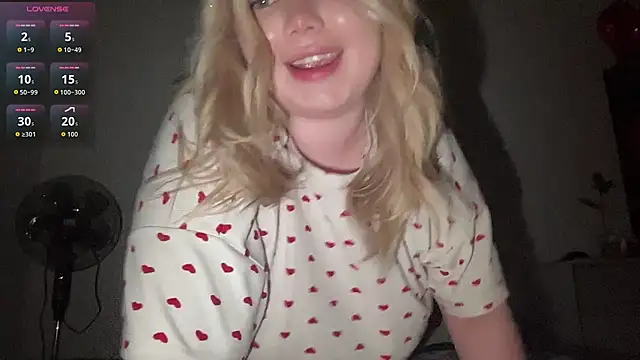 cutiejuliee online show from 05/13/26, 07:22