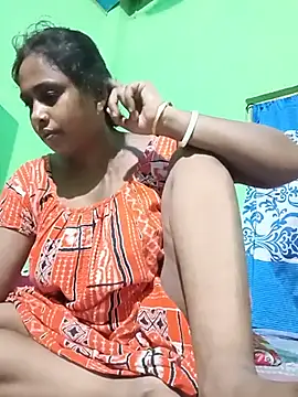 Snapshot of puja560 chatting on 06/18/26, 04:00 puja560 online show from 06/18/26, 04:00