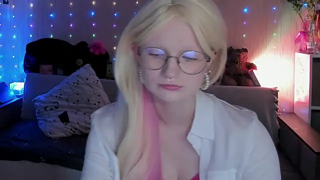 JulietFisher online show from 06/25/26, 03:28