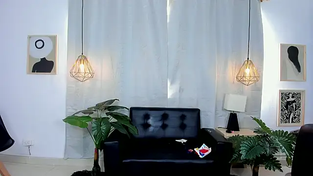 NahomiWhitte online show from 04/24/26, 12:29
