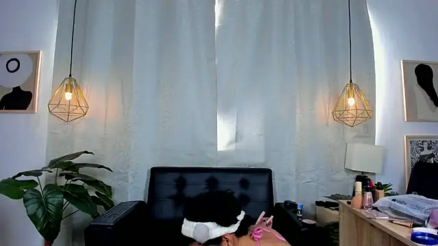NahomiWhitte online show from 04/27/26, 12:47