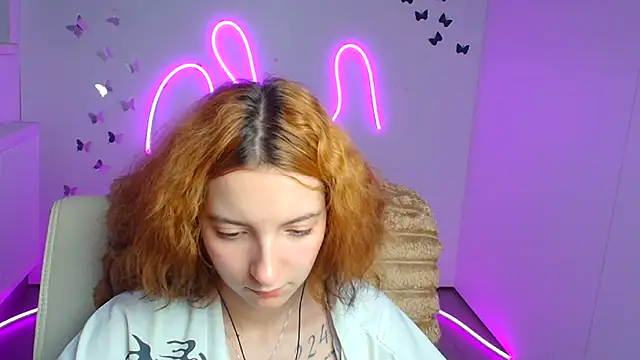 Snapshot of Butterfly_Milly chatting on 06/27/26, 12:33 Butterfly Milly online show from 06/27/26, 12:33
