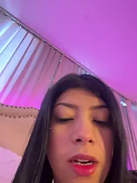 Snapshot of emilydolly_ chatting on 03/31/26, 12:05 emilydolly online show from 03/31/26, 12:05