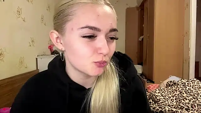 Snapshot of Sophia_Blonde chatting on 04/24/26, 04:42 Sophia Blonde online show from 04/24/26, 04:42