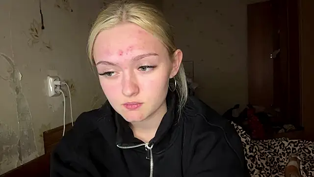Snapshot of Sophia_Blonde chatting on 04/28/26, 03:39 Sophia Blonde online show from 04/28/26, 03:39