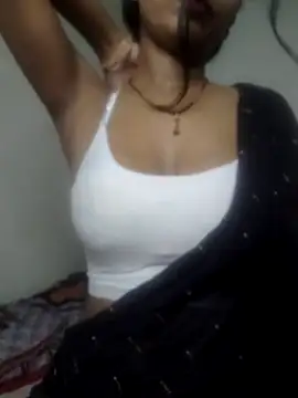 Snapshot of khushi_ji00 chatting on 04/19/26, 06:10 khushi ji00 online show from 04/19/26, 06:10