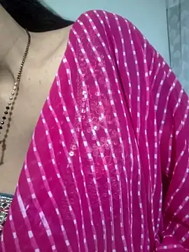 Snapshot of khushi_ji00 chatting on 05/06/26, 12:32 khushi ji00 online show from 05/06/26, 12:32