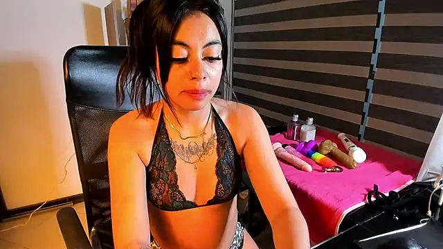 Snapshot of CharlotePetite_ chatting on 06/21/26, 12:30 CharlotePetite online show from 06/21/26, 12:30