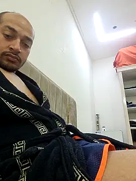 QueueedActivist online show from 04/12/26, 05:40