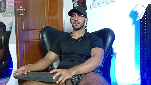 Snapshot of romanpearce_ chatting on 05/20/26, 04:18 romanpearce online show from 05/20/26, 04:18