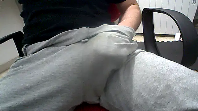 Snapshot of xfri77 chatting on 04/25/26, 11:02 xfri77 online show from 04/25/26, 11:02