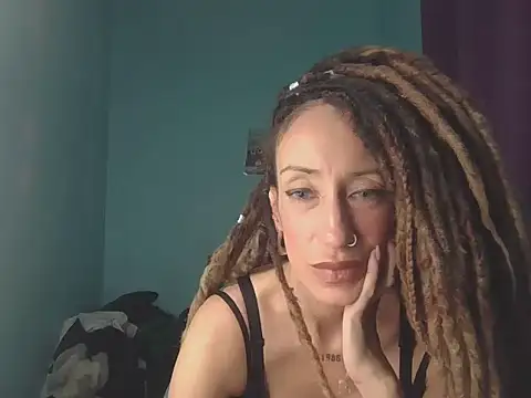 Snapshot of Natalialucia chatting on 04/21/26, 11:18 Natalialucia online show from 04/21/26, 11:18
