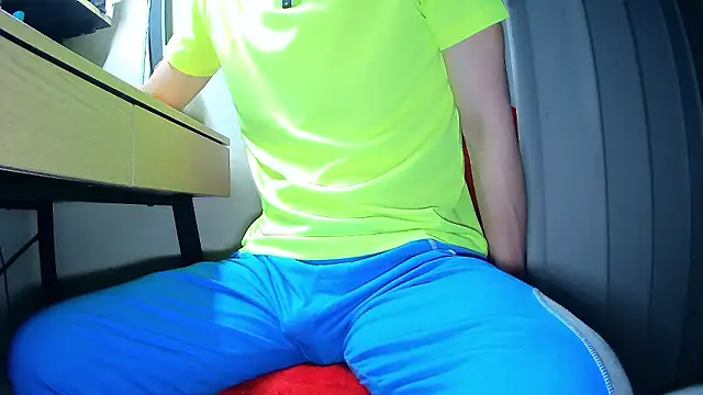 Snapshot of t-ky-taro chatting on 04/09/26, 12:10 t-ky-taro online show from 04/09/26, 12:10