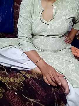 Snapshot of Sweet_Stuff1990 chatting on 03/25/26, 01:50 Sweet Stuff1990 online show from 03/25/26, 01:50