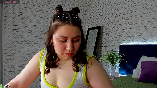 Maya Raay online show from 04/19/26, 01:05